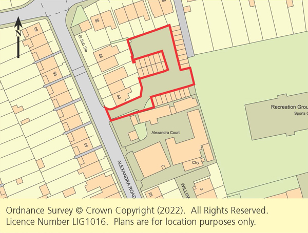 Lot: 60 - FREEHOLD LAND GIVING ACCESS TO GARAGE BLOCKS, WITH POTENTIAL - 